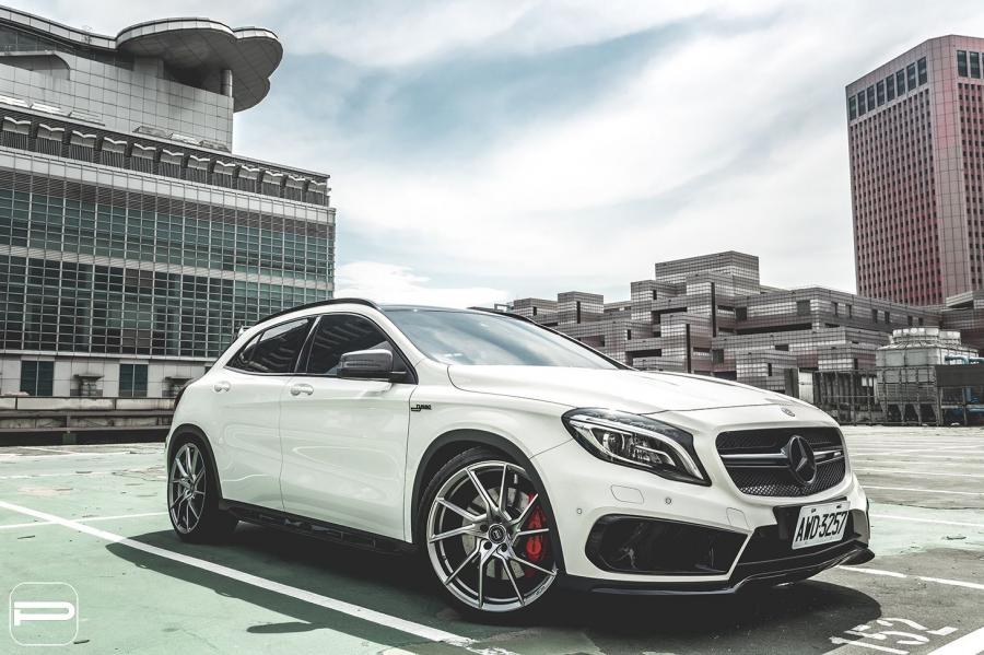  Mercedes-AMG GLA45 4Matic on PUR Wheels (FL26) 2018 года  (фото 1 из 4)